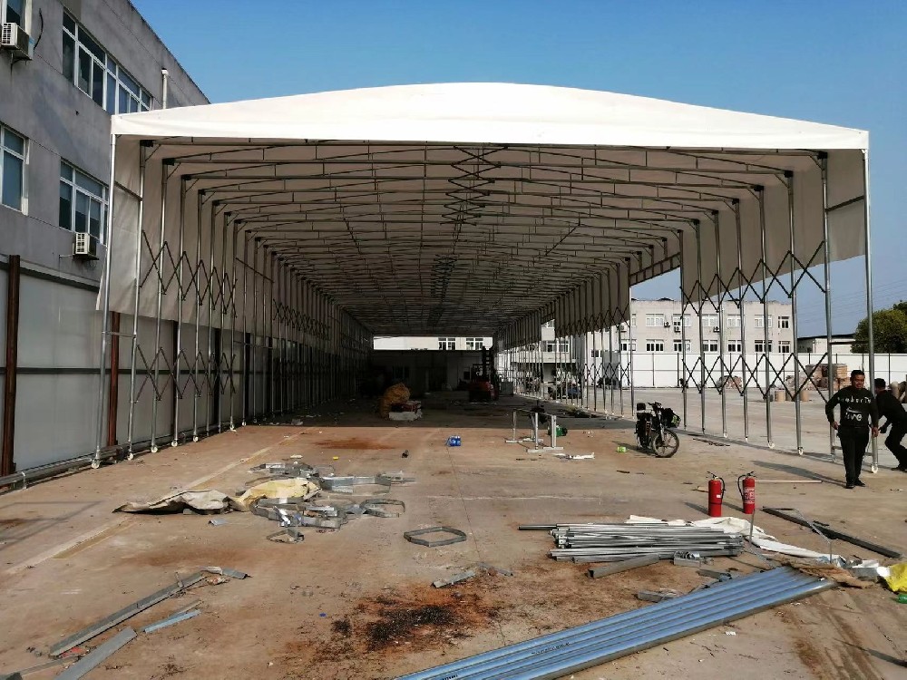 尽量避免暴雨天气使用推拉棚